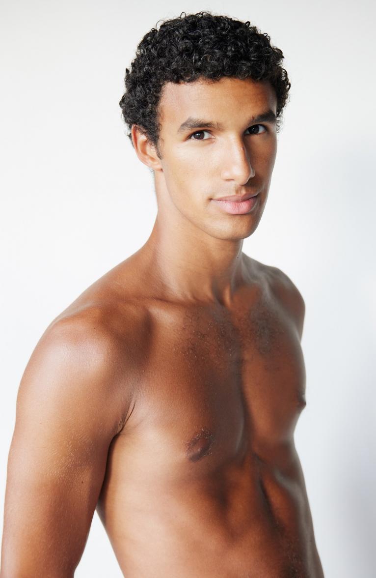 model-Yonis.-3957